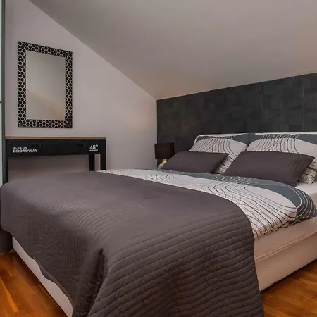 Apartment Dreams Of Bol